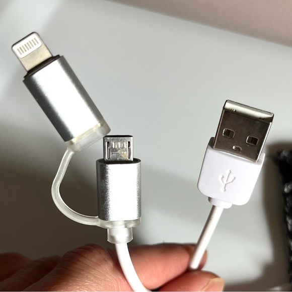 Betsey Johnson NWOT Charging Black Floral Wristlet Clutch - Picture 11 of 15